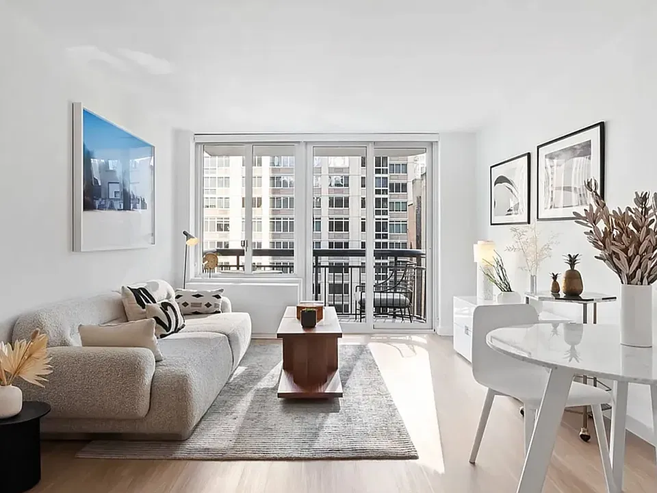 70 W 37th St #817