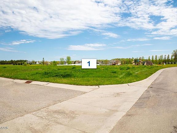 2nd image of 402 6th St E Lot 1