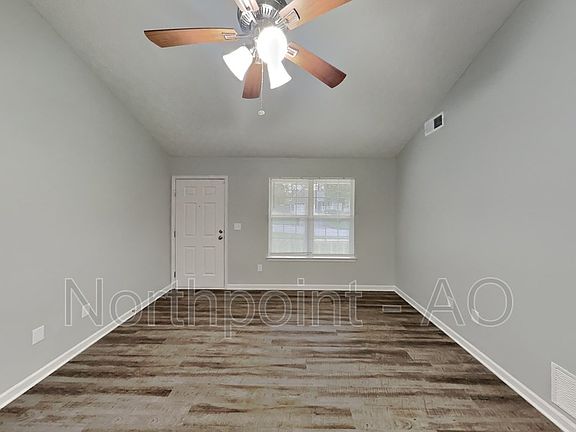 3rd image of 3129 Medina Dr