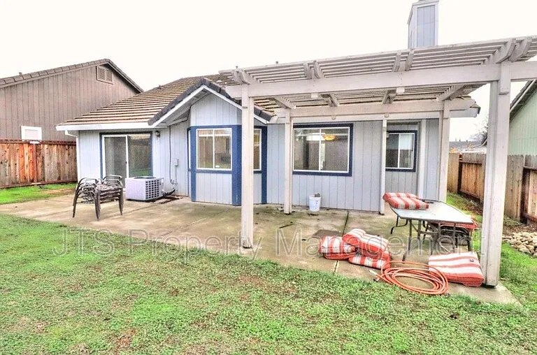 3549 Pine Hollow Way — Photo 47