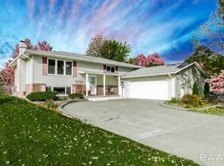 10217 N Spring Ln, Peoria, IL 61615