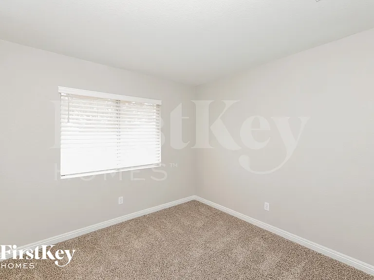 277 Fairbrook Dr — Photo 14