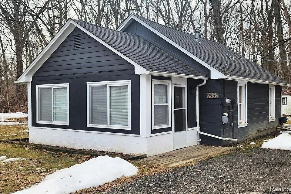 9952 Riverview