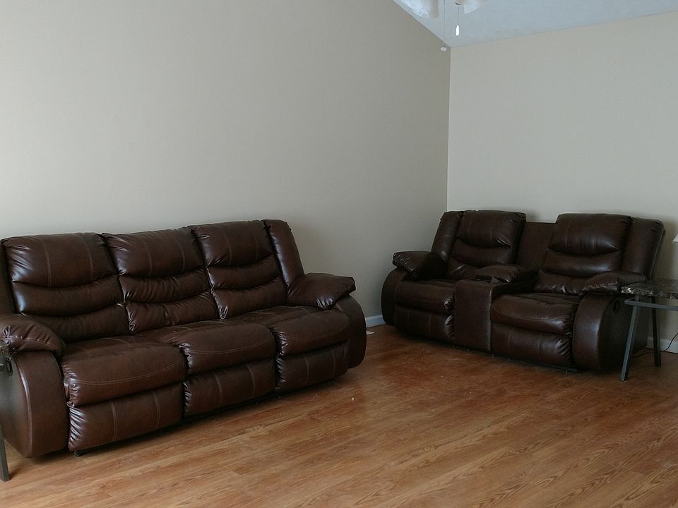 1st image of 445 Terrier Way
