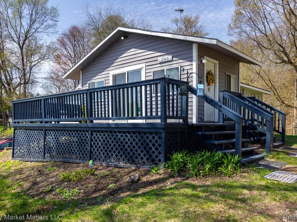 2543 Henry Rd, Lapeer, MI 48446