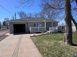 104 W 5th St, Lester, IA 51242