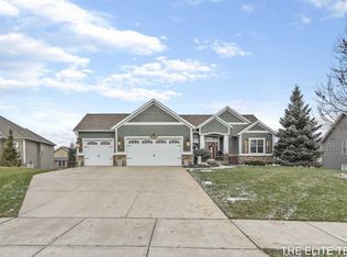 7029 Glacier Dr, Hudsonville, MI 49426