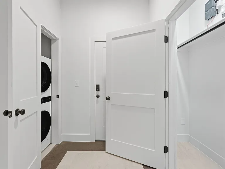 West 7th Apartments — Photo 7