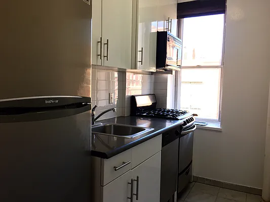 Rented by Metropolitan Equities | media 3