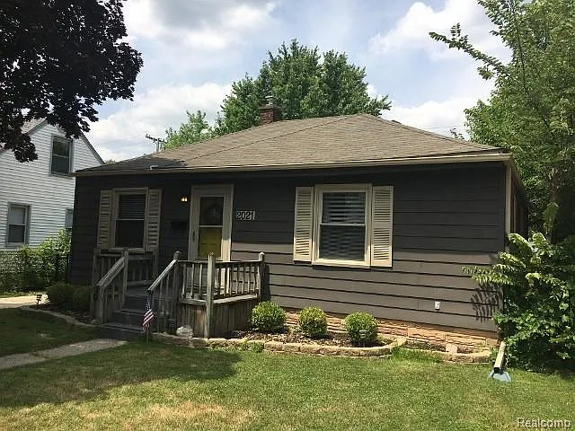 2 bed, 1.0 bath, 867 sqft, $1,695 — Photo 2