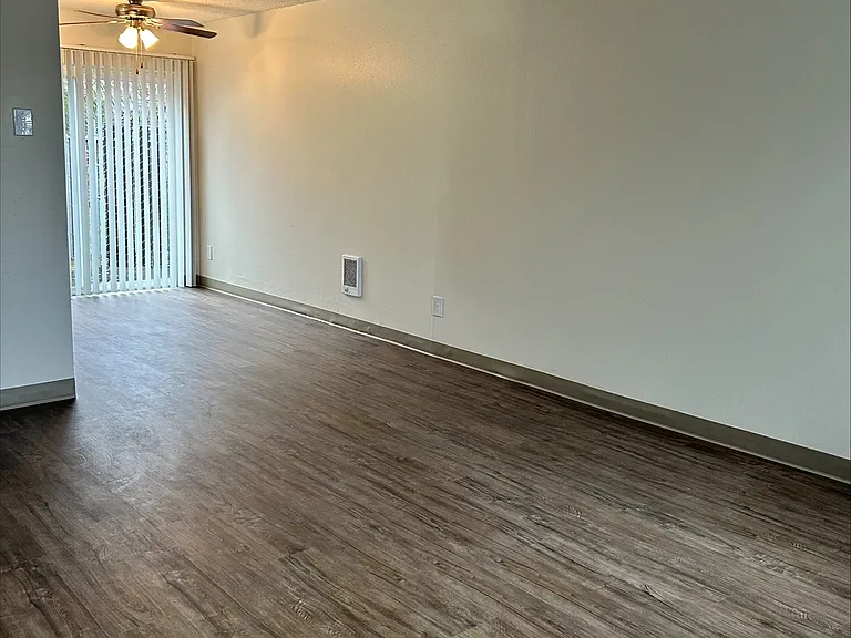 Mt. Pleasant Apartments — Photo 16