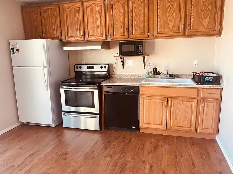 371 Greensboro S #371 — Photo 3