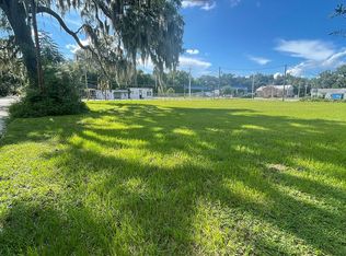 301 S Summit St, Crescent City, FL 32112