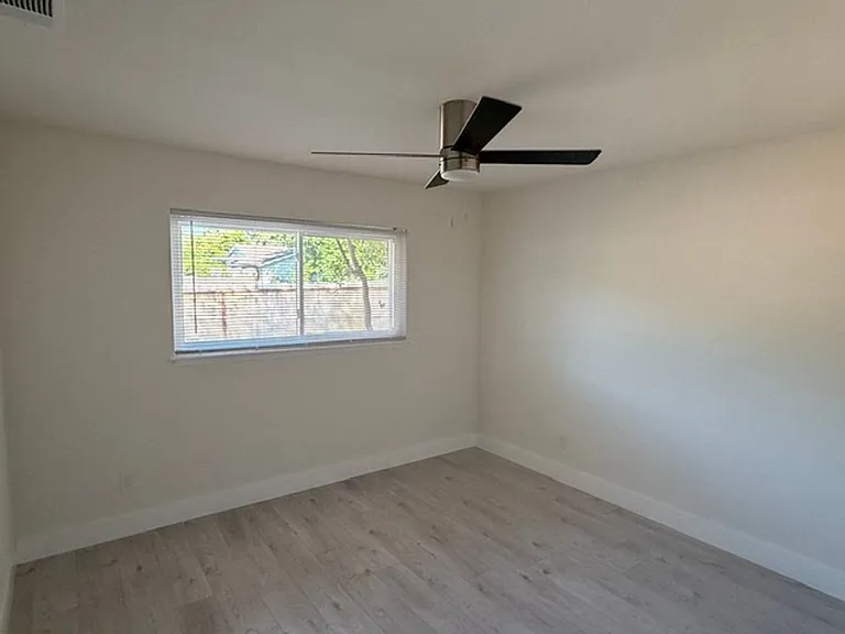 6820 Lincoln Oaks Dr — Photo 5