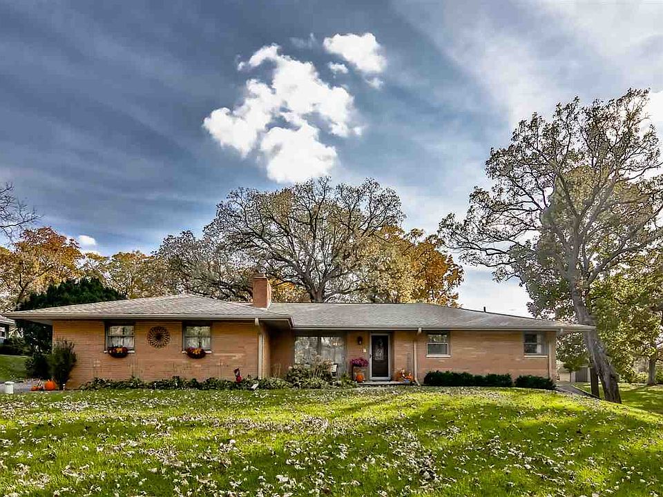 1st image of 6667 E Woodland Dr