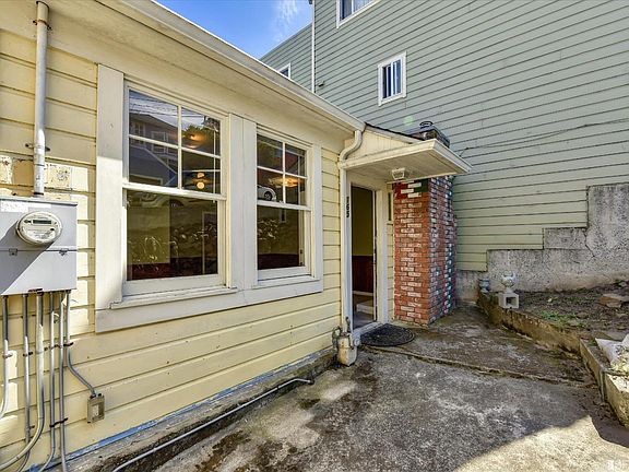 4th image of 165 Margaret Ave