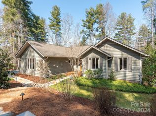 7 Claremont Dr, Flat Rock, NC 28731