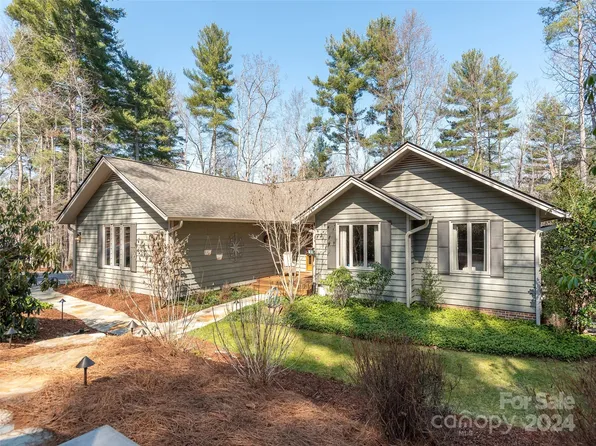 7 Claremont Dr, Flat Rock, NC 28731