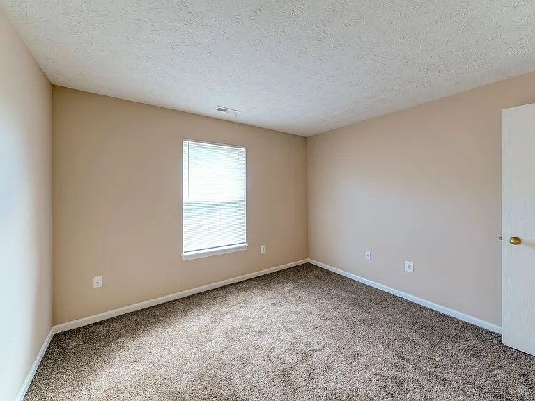 185 - COUNTRY VIEW APARTMENTS — Photo 7