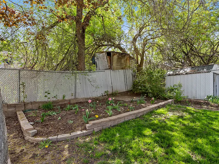 3846 S Madison Ave — Photo 28