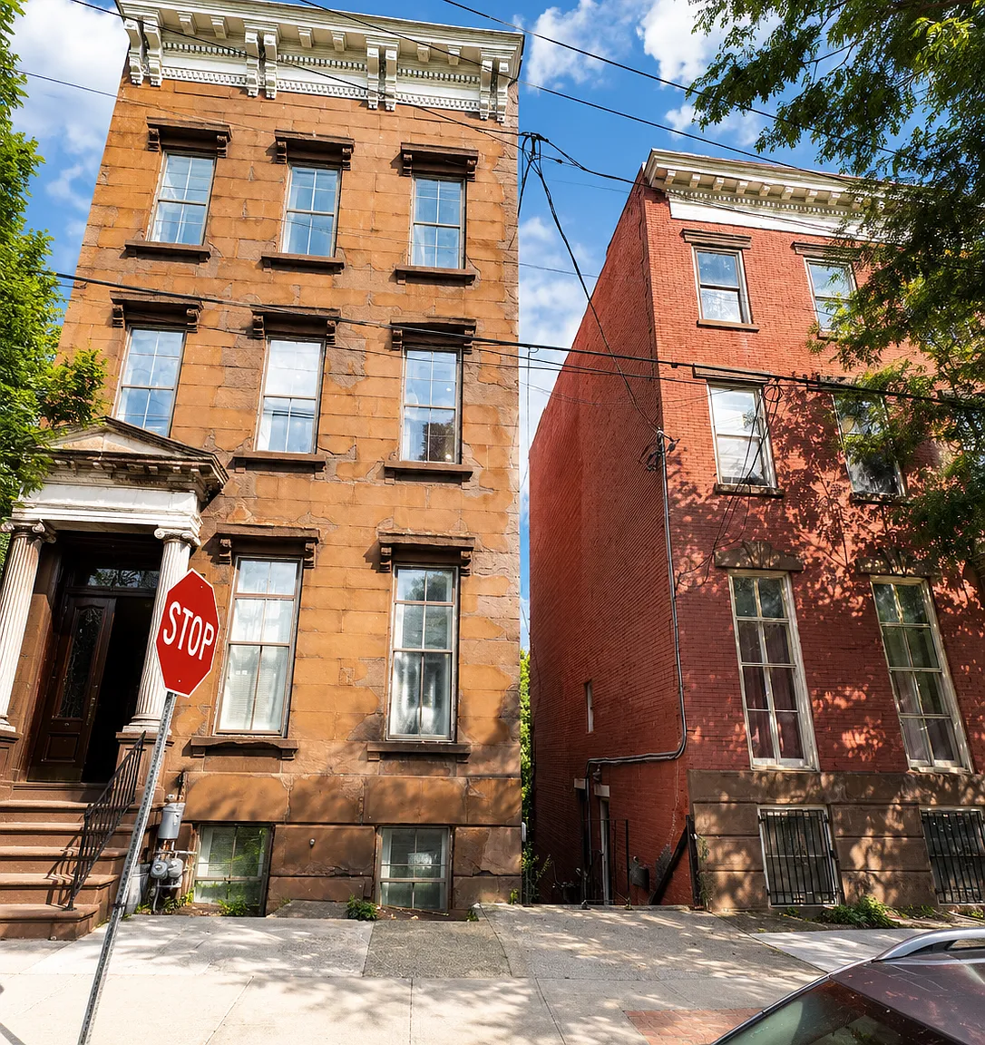 3 bed, $1,800 — Photo 1