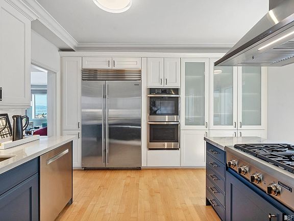 5th image of 900 Green St APT 600