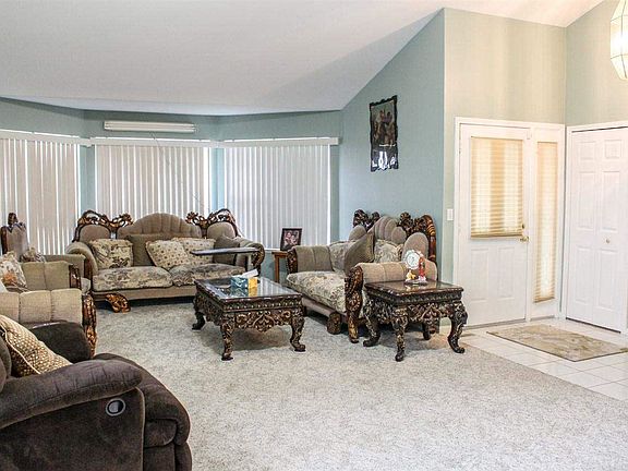 3rd image of 3006 Blue Grass Ln
