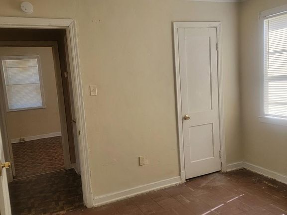 4th image of 1478 S Montgomery St