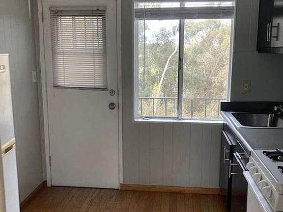 4th image of 3102 1st Ave #B