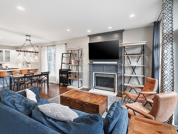 5th image of 3310 N Clifton Ave #2