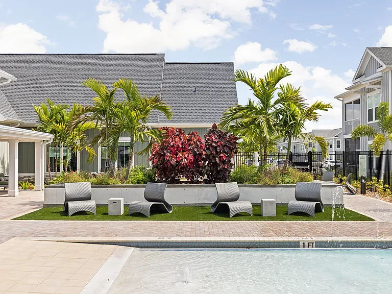 Palm Grove Luxury Apartments — Photo 24