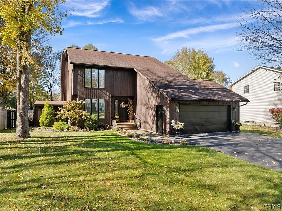 1st image of 15 Stanhope Ct