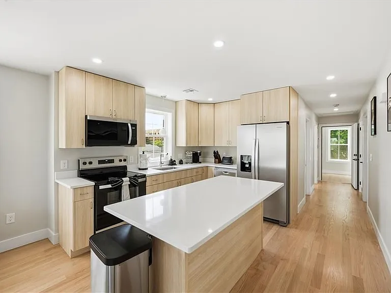 160 Cumberland St — Photo 13
