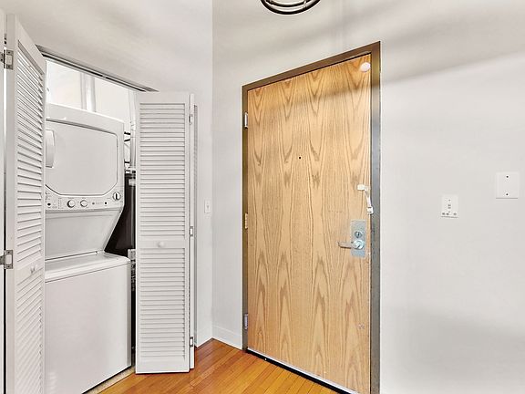 4th image of 1 S Leavitt St Unit 202
