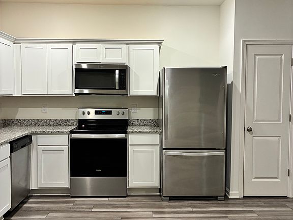 5th image of 1050 Paddington Dr