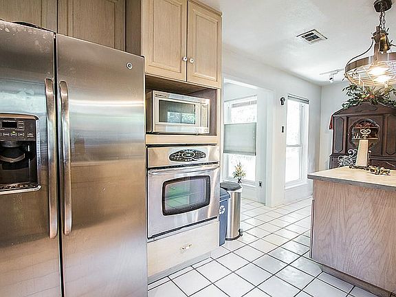 5th image of 1626 Pine Oak Dr