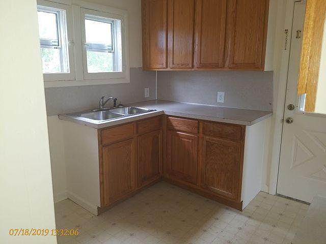 2nd image of 629 Cottage Grove Ave