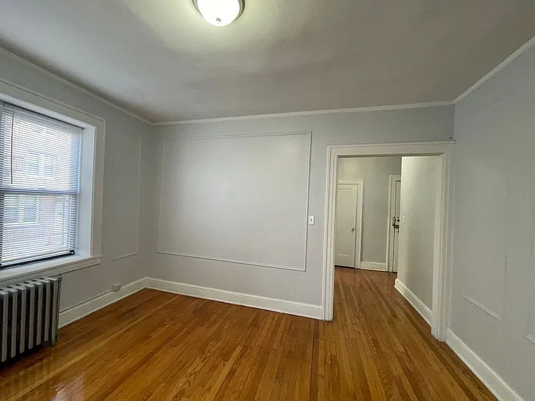Hill Manor - Renovated Apartments Near Train Station — Photo 39