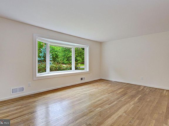 5th image of 6807 Tilden Ln