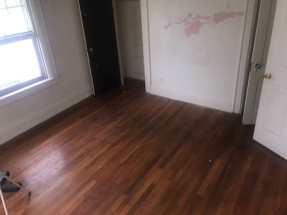 3rd image of 1207 Edgewood Dr
