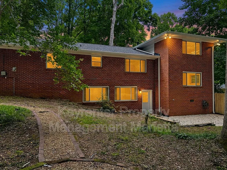 3720 Lake Dr SE — Photo 27