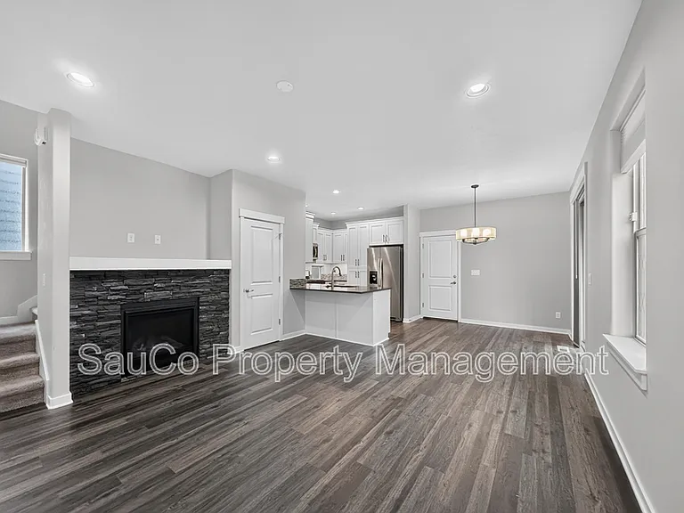 822 SE Bacarra St — Photo 5