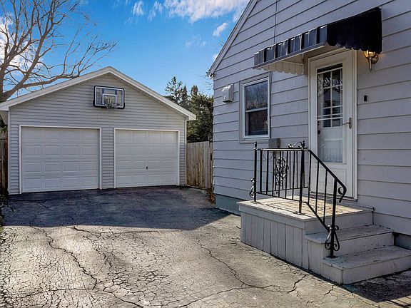 3rd image of 53 Riverview Pl
