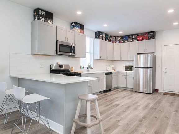 2nd image of 4055 Prairie Ave APT 1