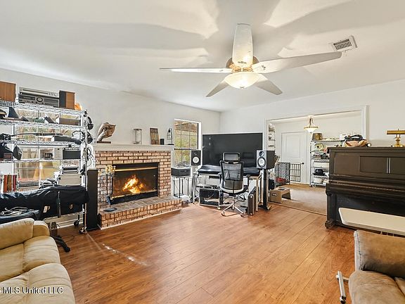5th image of 18289 Mallard Dr