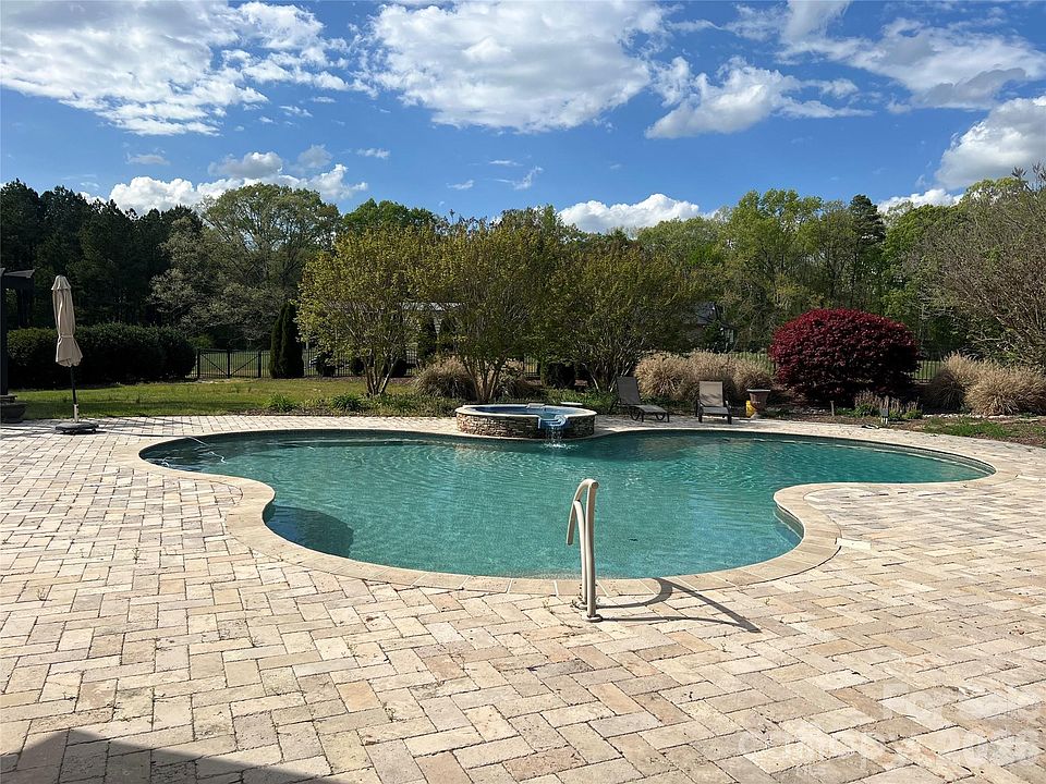 2nd image of 2407 Robert Usher Rd