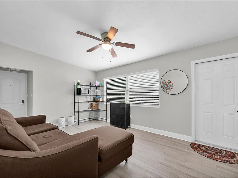 1349 Woodbine St — Photo 38