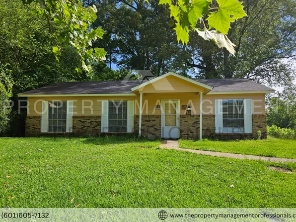 1732 Brookhollow Cir, Jackson, MS 39212