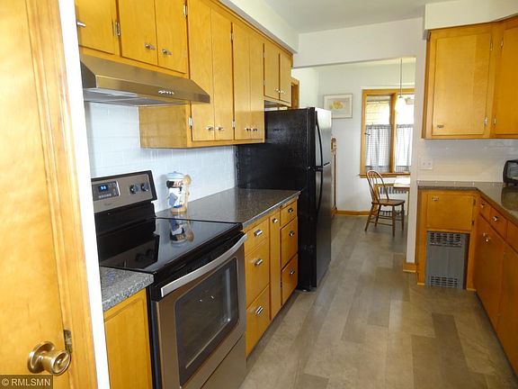 3rd image of 300 5th St NE