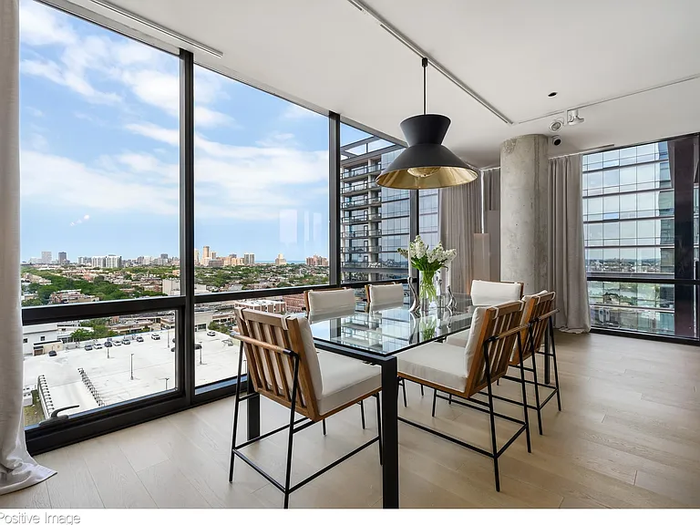 860 W Blackhawk St #1706 — Photo 10
